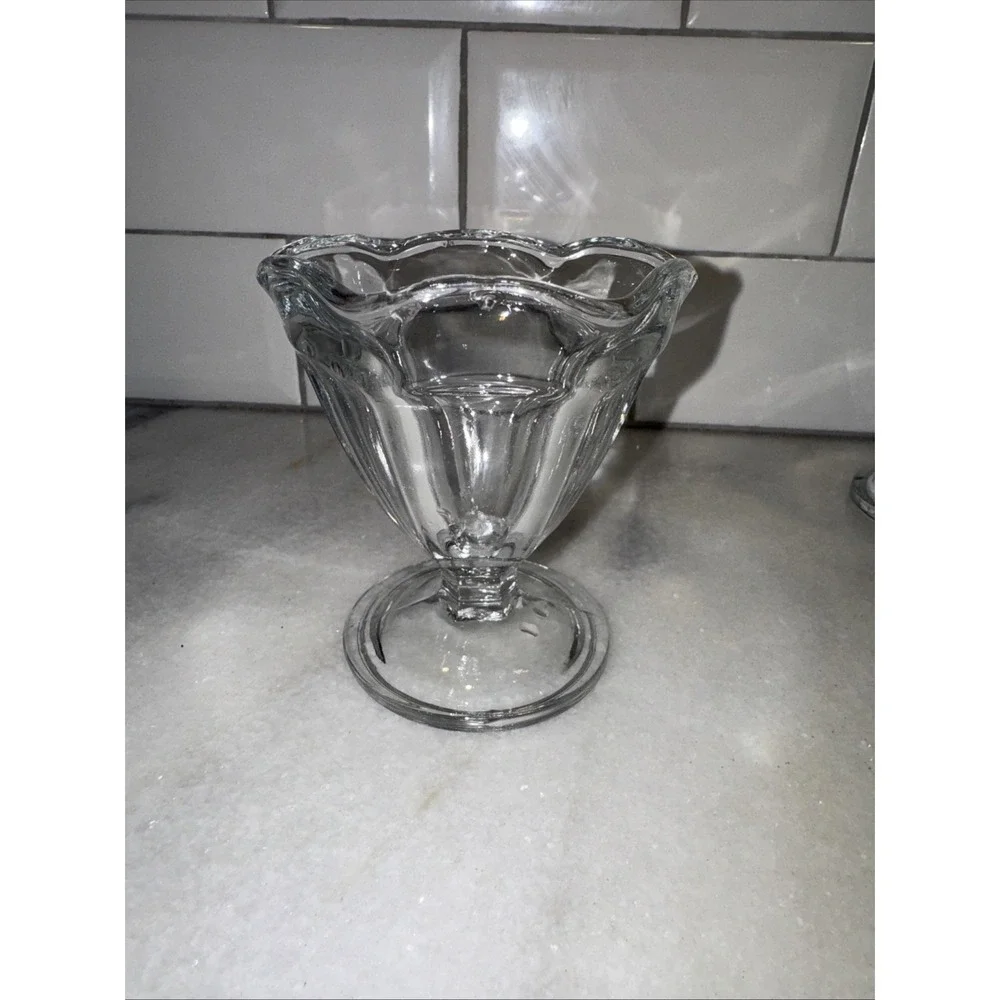 Vintage Anchor‎ Hocking Sundae Petal Fluted Lettuce Ice Cream  Sherbet GW003